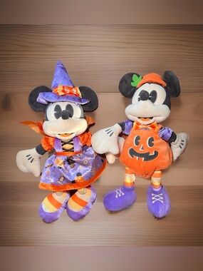 Disney Store 2020 Mickey Mouse & Minnie Mouse Halloween Plush set Witch Pumpkin